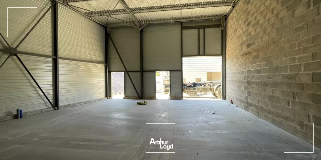 Cellules artisanales neuves à vendre à Bassens