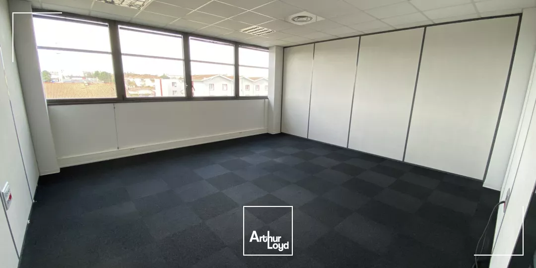 Plateaux de bureaux à louer à Villenave d'Ornon sortie n°17