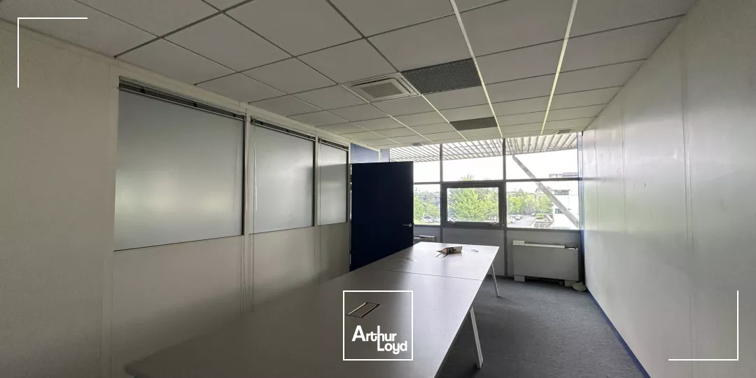 Immeuble de bureaux de 1 534 m² à louer à Mérignac au sein du Domaine de Pelus