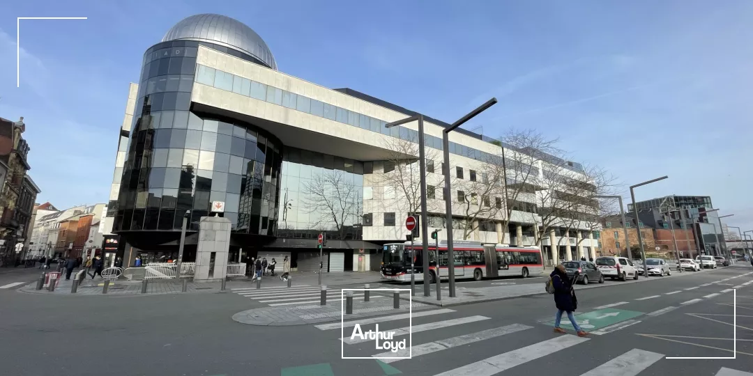 Bureaux face gare Lille Flandres centre ville effet d'enseigne emplacement prime proche commerce centre commercial coin cuisine open space cloison