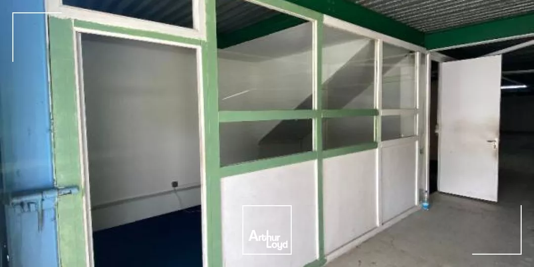 Dépot / Local d'activités 360 m2 ( St Joseph )