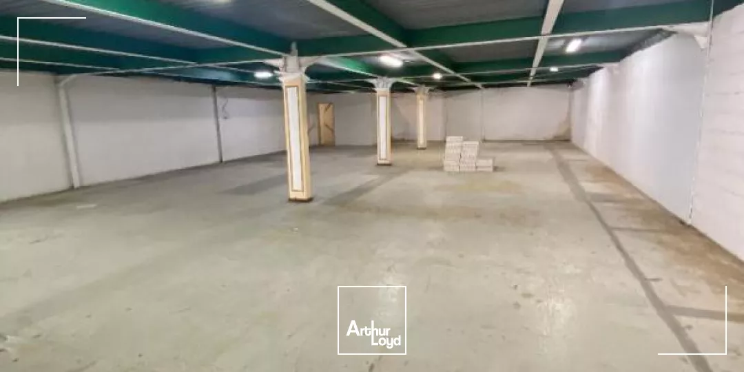 Dépot / Local d'activités 360 m2 ( St Joseph )
