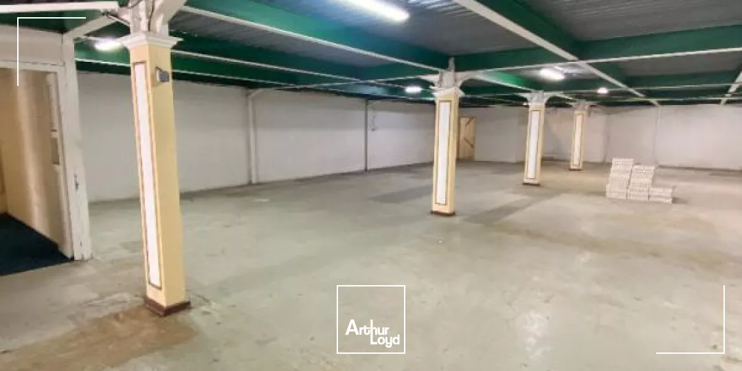 Dépot / Local d'activités 360 m2 ( St Joseph )