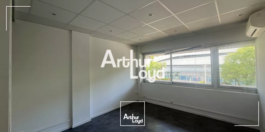 BUREAUX RÉNOVÉS À LOUER DANS UN ENVIRONNEMENT DE BUREAUX DYNAMIQUE 