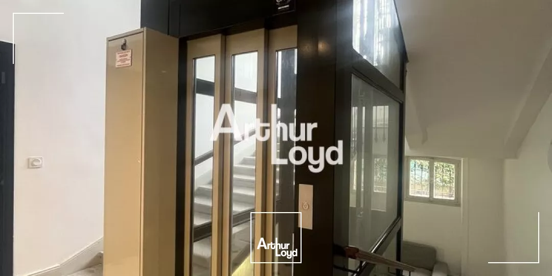 EXCEPTIONNEL AU COEUR DU CARRE D'OR DE NICE BUREAU A LOUER DE 125M² DANS IMMEUBLE BOURGEOIS