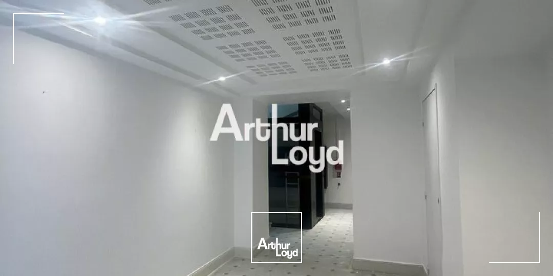 EXCEPTIONNEL AU COEUR DU CARRE D'OR DE NICE BUREAU A LOUER DE 125M² DANS IMMEUBLE BOURGEOIS