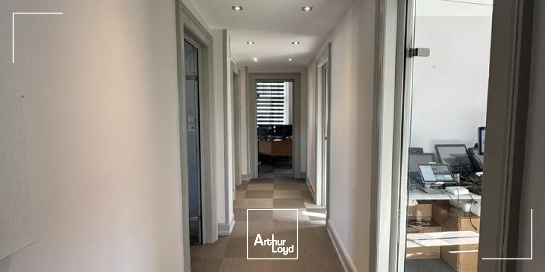 BUREAUX à LOUER de 921 m²