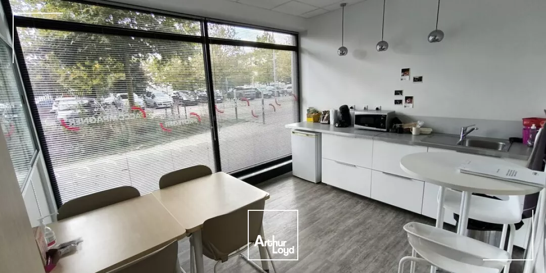 A VENDRE - BUREAUX COMMERCIAUX - secteur CHU 