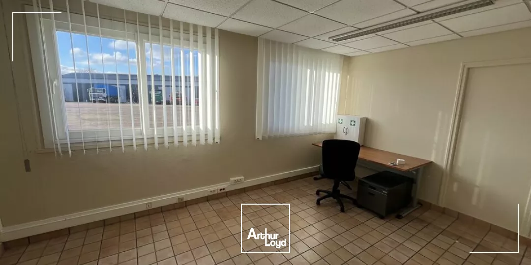 A VENDRE - ZI périphérique du Havre - Locaux d'activités 1 735 m2 / Terrain environ 5 500 m2