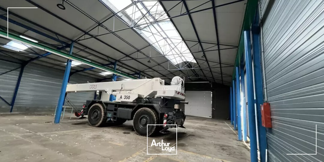 A VENDRE - ZI périphérique du Havre - Locaux d'activités 1 735 m2 / Terrain environ 5 500 m2