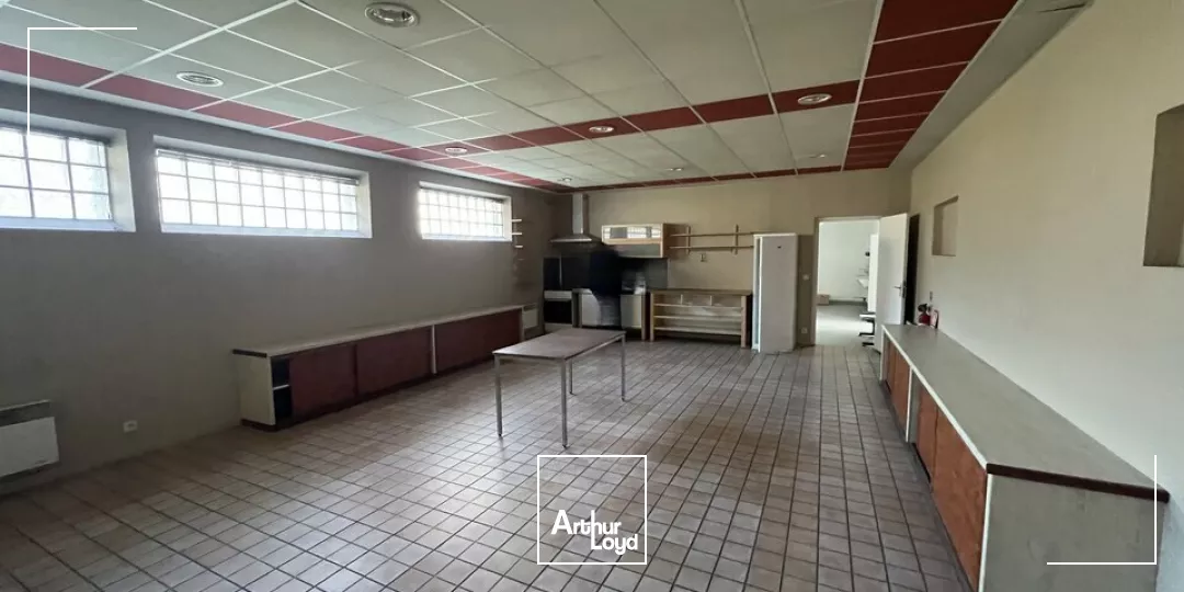 A VENDRE - ZI périphérique du Havre - Locaux d'activités 1 735 m2 / Terrain environ 5 500 m2