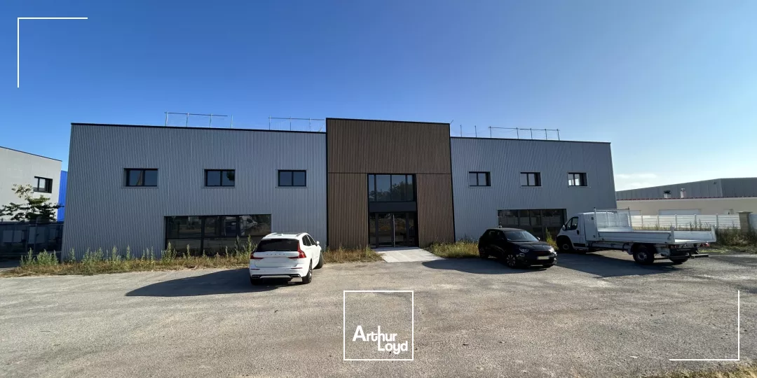 A Couëron, bâtiment d'activité d'environ 2600 m2 à louer ou à vendre