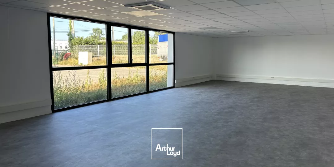 A Couëron, bâtiment d'activité d'environ 2600 m2 à louer ou à vendre