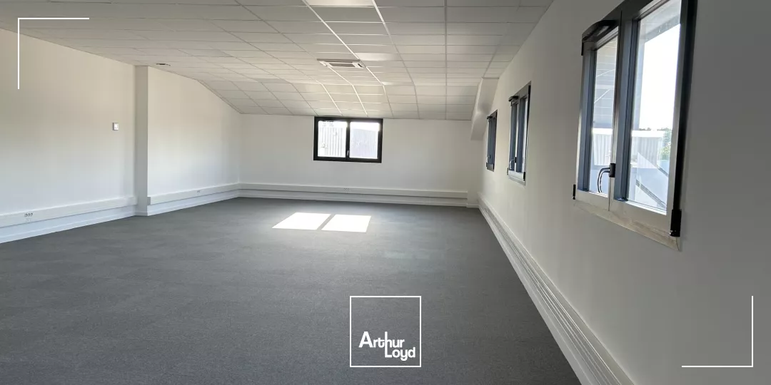 A Couëron, bâtiment d'activité d'environ 2600 m2 à louer ou à vendre