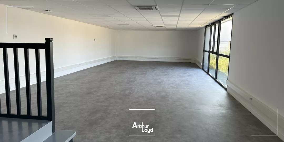 A Couëron, bâtiment d'activité d'environ 2600 m2 à louer ou à vendre