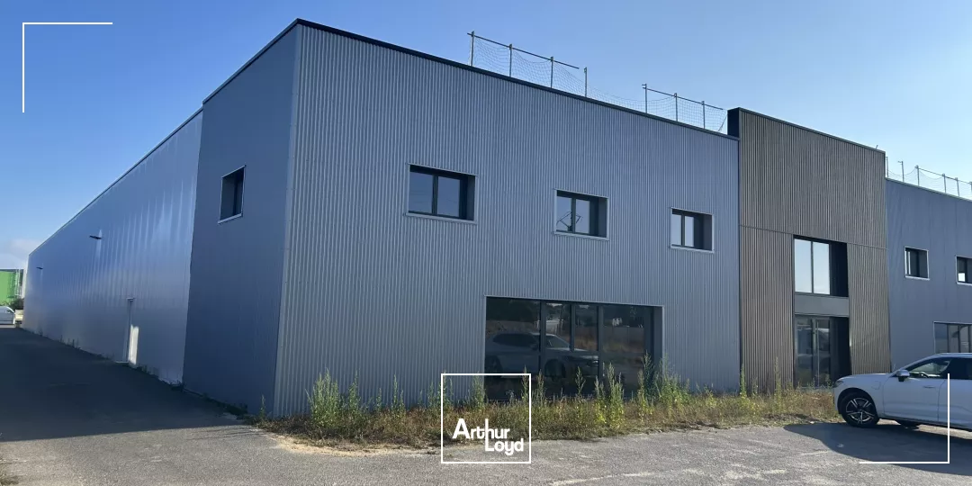 A Couëron, bâtiment d'activité d'environ 2600 m2 à louer ou à vendre