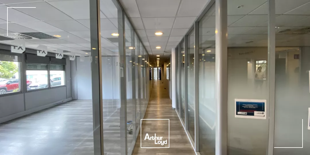 BUREAUX ENTIEREMENT RENOVES - MONTBONNOT