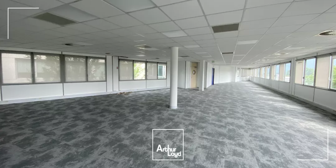 BUREAUX ENTIEREMENT RENOVES - MONTBONNOT