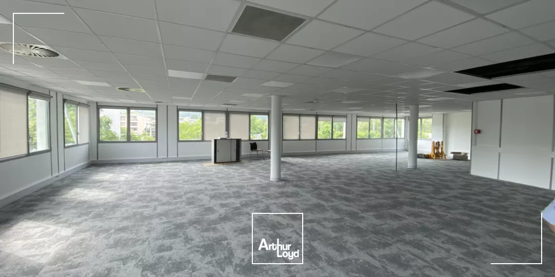 BUREAUX ENTIEREMENT RENOVES - MONTBONNOT