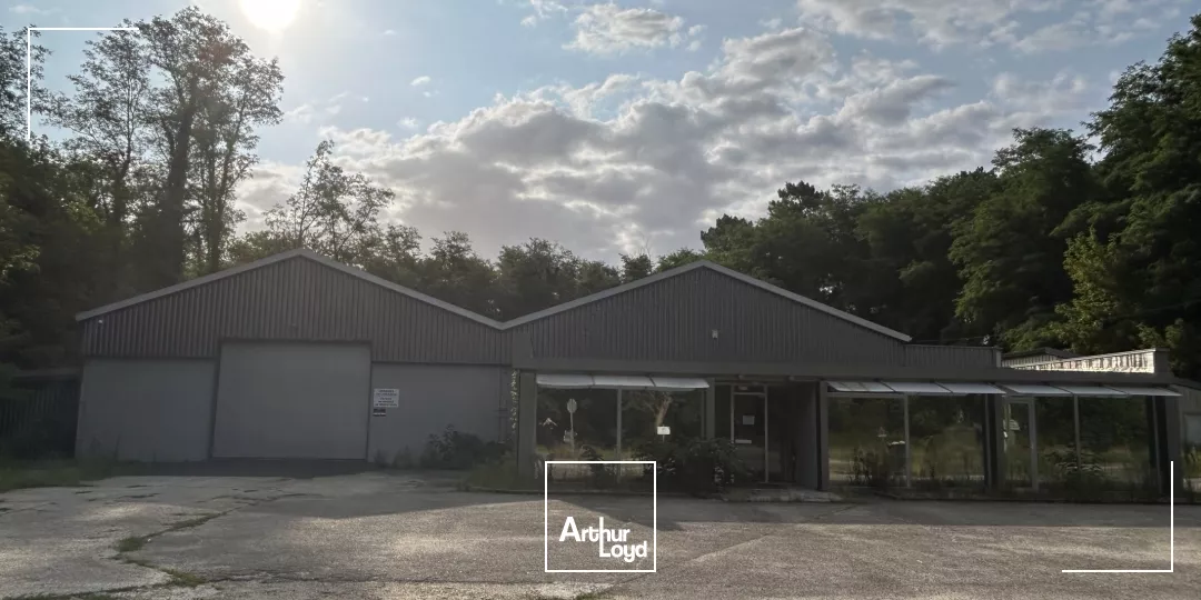 À louer bâtiment indépendant de 1800 m² à SAINT MEDARD EN JALLES