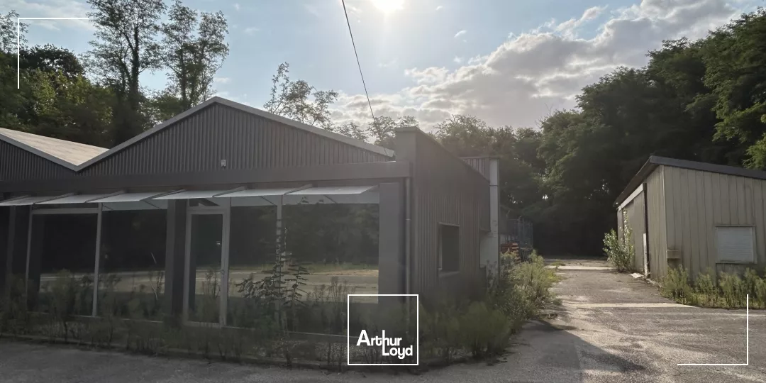 À louer bâtiment indépendant de 1800 m² à SAINT MEDARD EN JALLES
