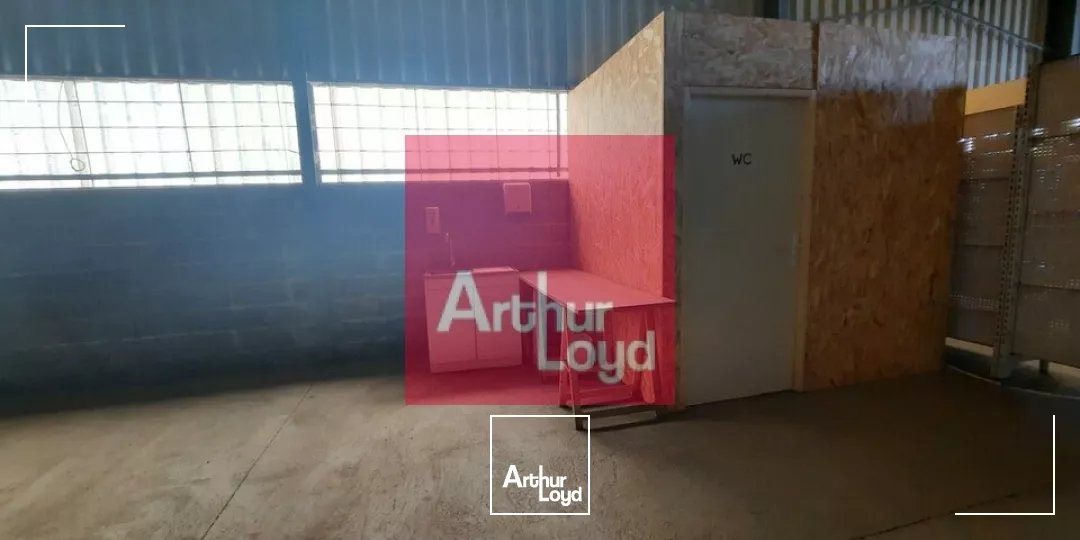 COURNON ZI A LOUER ENTREPOT 350 M² - STOCKAGE EXTERIEUR 1300 M²