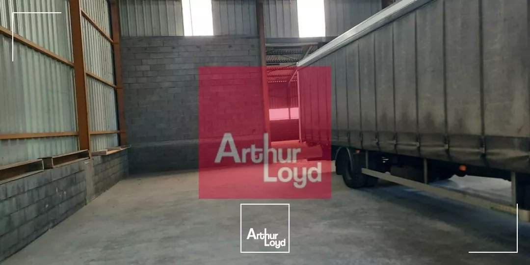 COURNON ZI A LOUER ENTREPOT 350 M² - STOCKAGE EXTERIEUR 1300 M²