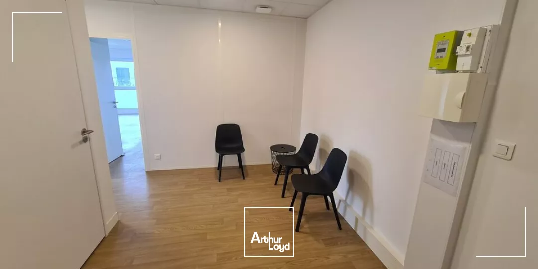A LOUER SAINT JEAN DE LUZ - LOCAL PROFESSIONNEL/BUREAU 17 M²