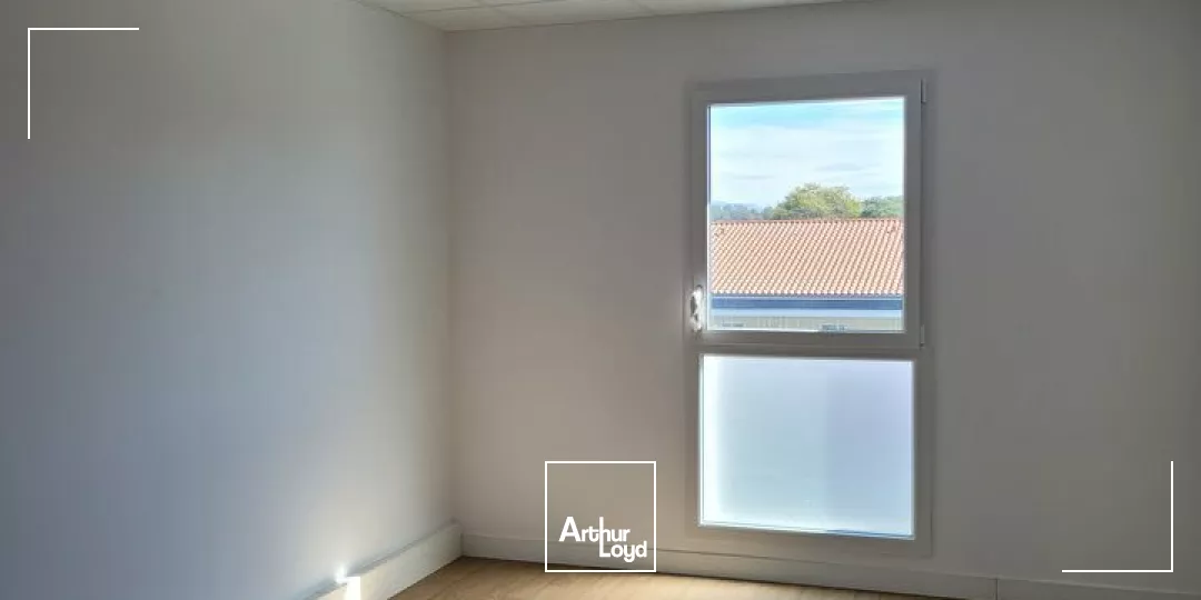 A LOUER SAINT JEAN DE LUZ - LOCAL PROFESSIONNEL/BUREAU 17 M²