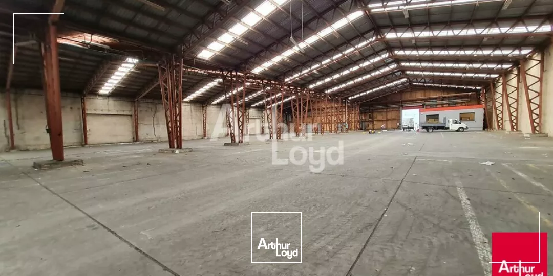 CHATEAUROUX - ZI MARTINERIE - LOCATION SITE D'ACTIVITE 2 700m² - 2176