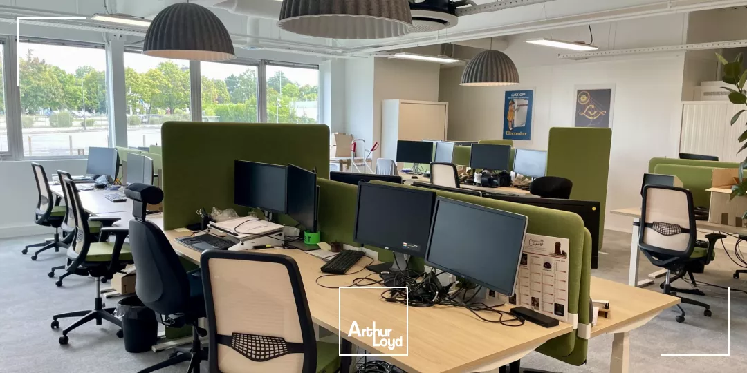 A LOUER PLATEAUX DE BUREAUX - Z.A. DE SENLIS