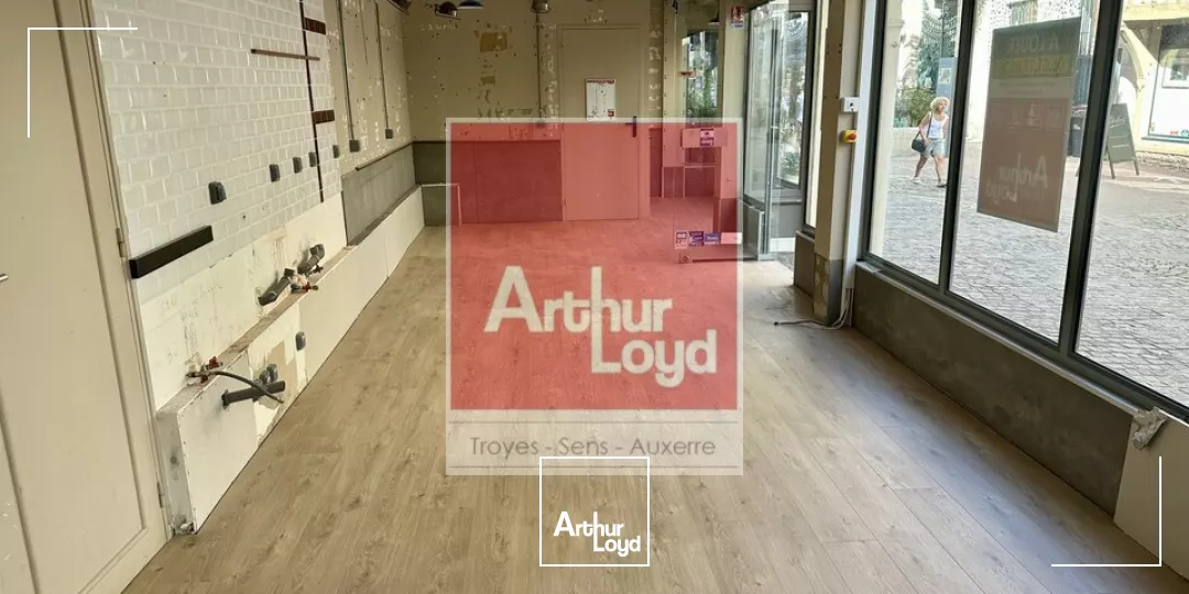 Local commercial 53m² emplacement 1bis - Centre ville de Troyes