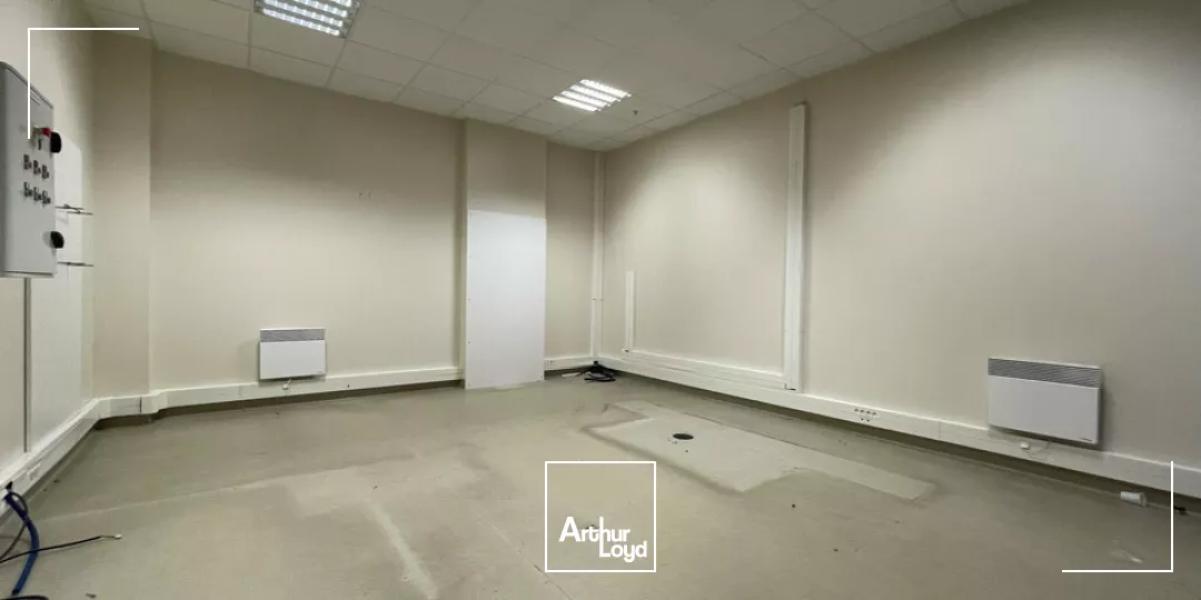 À VENDRE  LE HAVRE - NORD - CELLULE COMMERCIALE - 290 m² - PMR