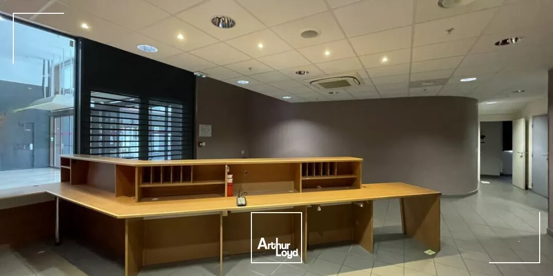 À VENDRE  LE HAVRE - NORD - CELLULE COMMERCIALE - 290 m² - PMR