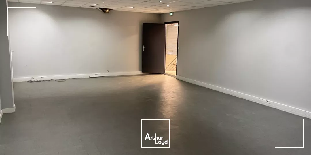 A LOUER LOCAL D'ACTIVITÉ 852 M2 COMPIEGNE