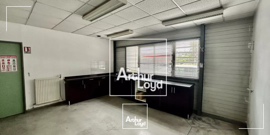 Local d'activité à louer - 616 m² avec visibilité commerciale et parkings à Vendargues