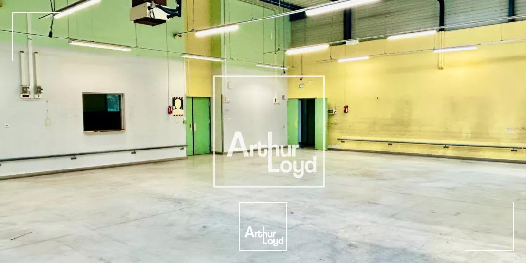 Local d'activité à louer - 616 m² avec visibilité commerciale et parkings à Vendargues
