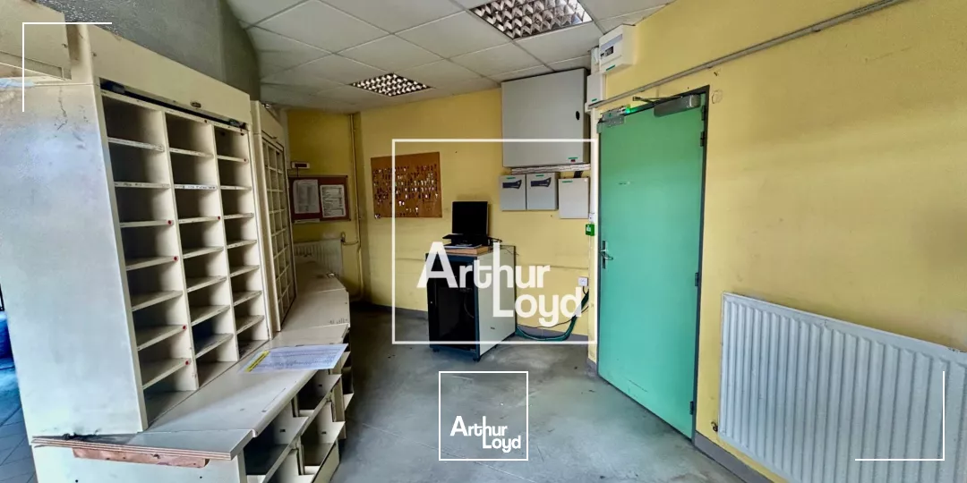 Local d'activité à louer - 616 m² avec visibilité commerciale et parkings à Vendargues