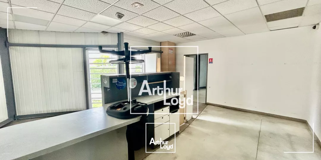 Local d'activité à louer - 616 m² avec visibilité commerciale et parkings à Vendargues