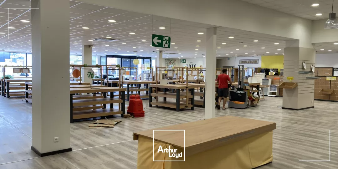 LOCAL COMMERCIAL A OUER - 1492 M² - GOUESNOU