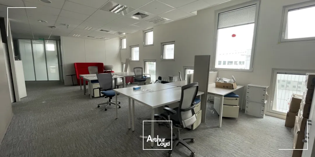 Bureaux à louer aux portes d'Euralille - Immeuble HQE avec parkings, tramway à 2 pas !