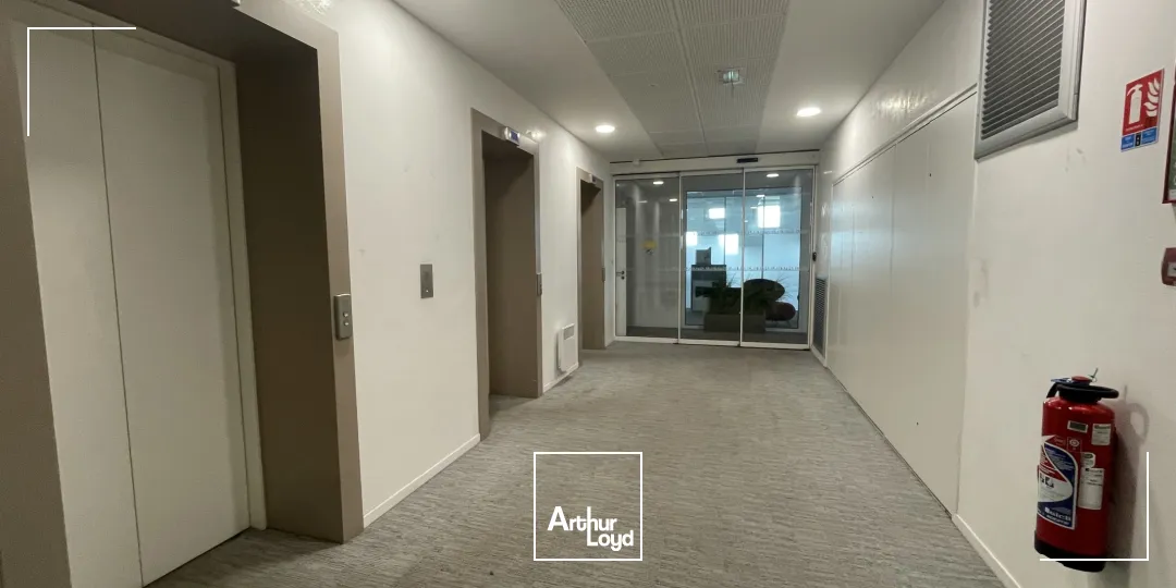 Bureaux à louer aux portes d'Euralille - Immeuble HQE avec parkings, tramway à 2 pas !