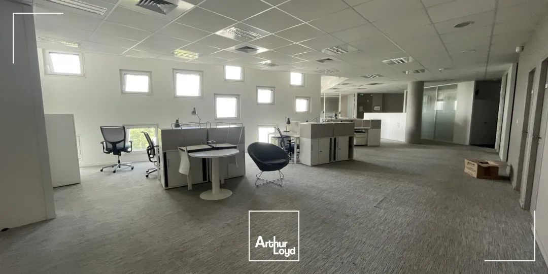 Bureaux à louer aux portes d'Euralille - Immeuble HQE avec parkings, tramway à 2 pas !