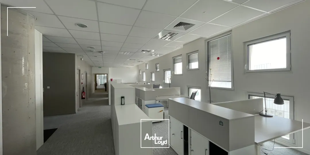 Bureaux à louer aux portes d'Euralille - Immeuble HQE avec parkings, tramway à 2 pas !