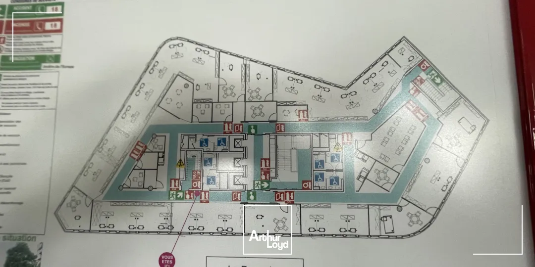 Bureaux à louer aux portes d'Euralille - Immeuble HQE avec parkings, tramway à 2 pas !