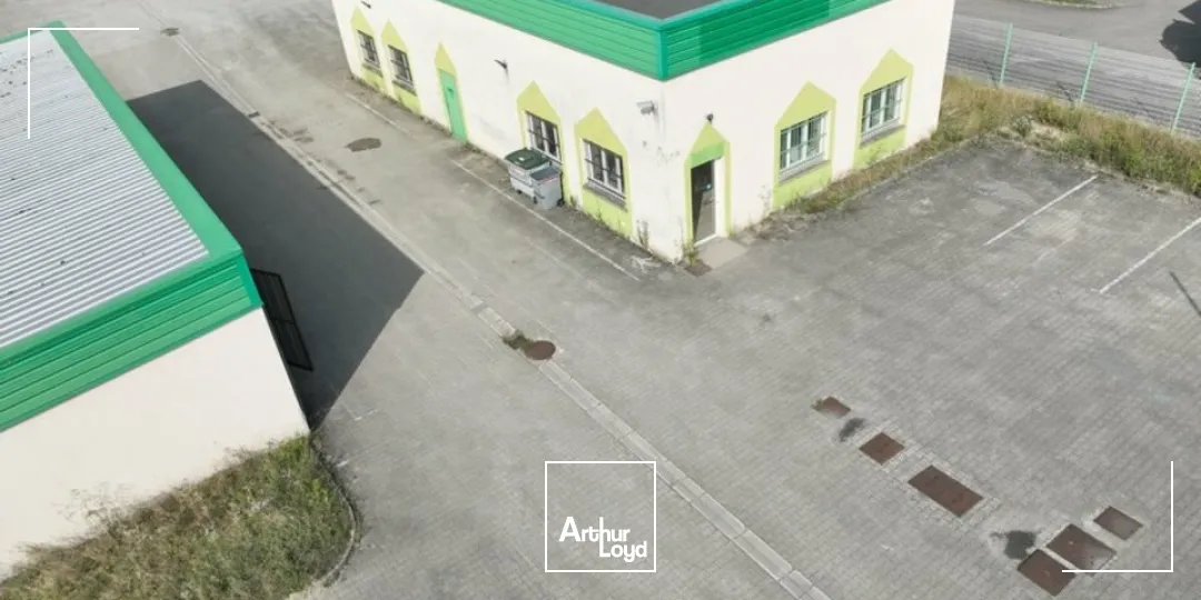 LOCAL D'ACTIVITE - ENTREPOT à LOUER de 220 m²