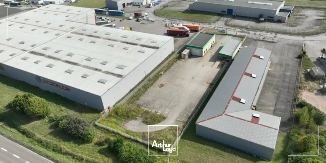 LOCAL D'ACTIVITE - ENTREPOT à LOUER de 220 m²