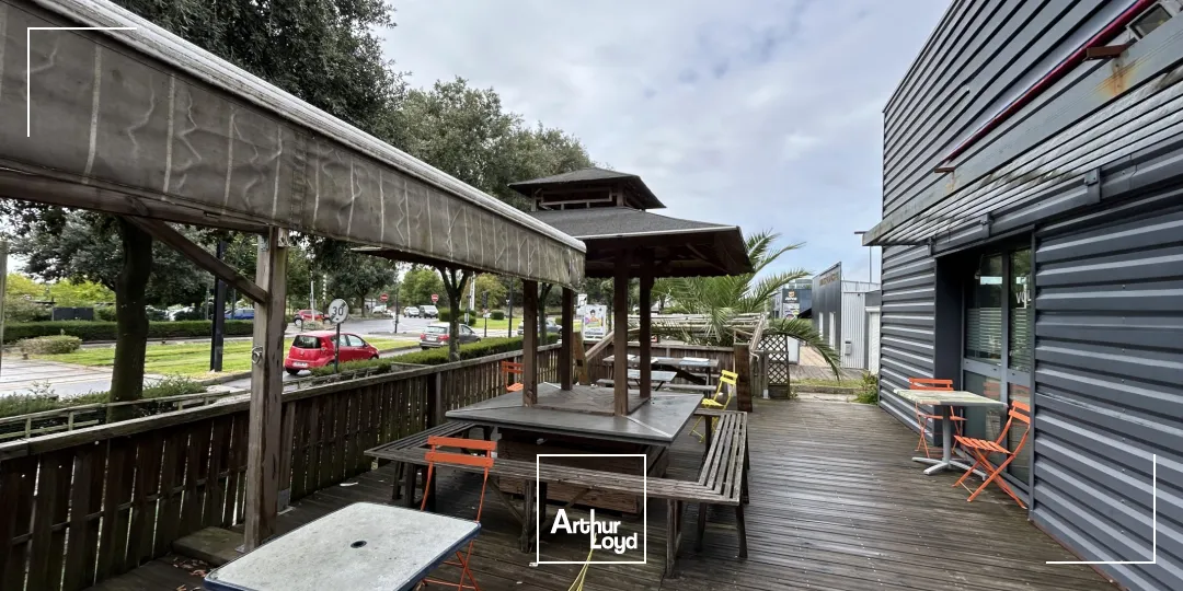 Bâtiment commercial de 500 m² à louer à Saint-Herblain. Proche Atlantis- Nantes 