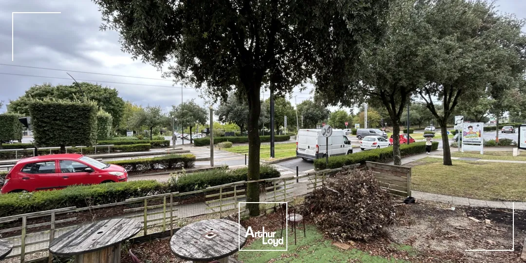 Bâtiment commercial de 500 m² à louer à Saint-Herblain. Proche Atlantis- Nantes 