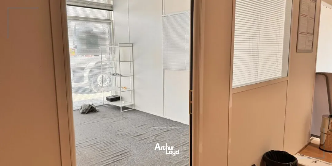 CHAMBRAY-LES-TOURS LES AUBUIS JEAN PERRIN LOCAL COMMERCIAL A LOUER 302 M²